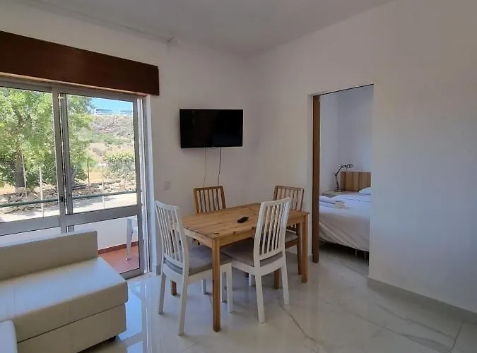 Guest house Vale Do Sol 3*