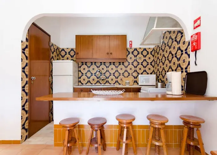 Guest house Vale Do Sol 3*